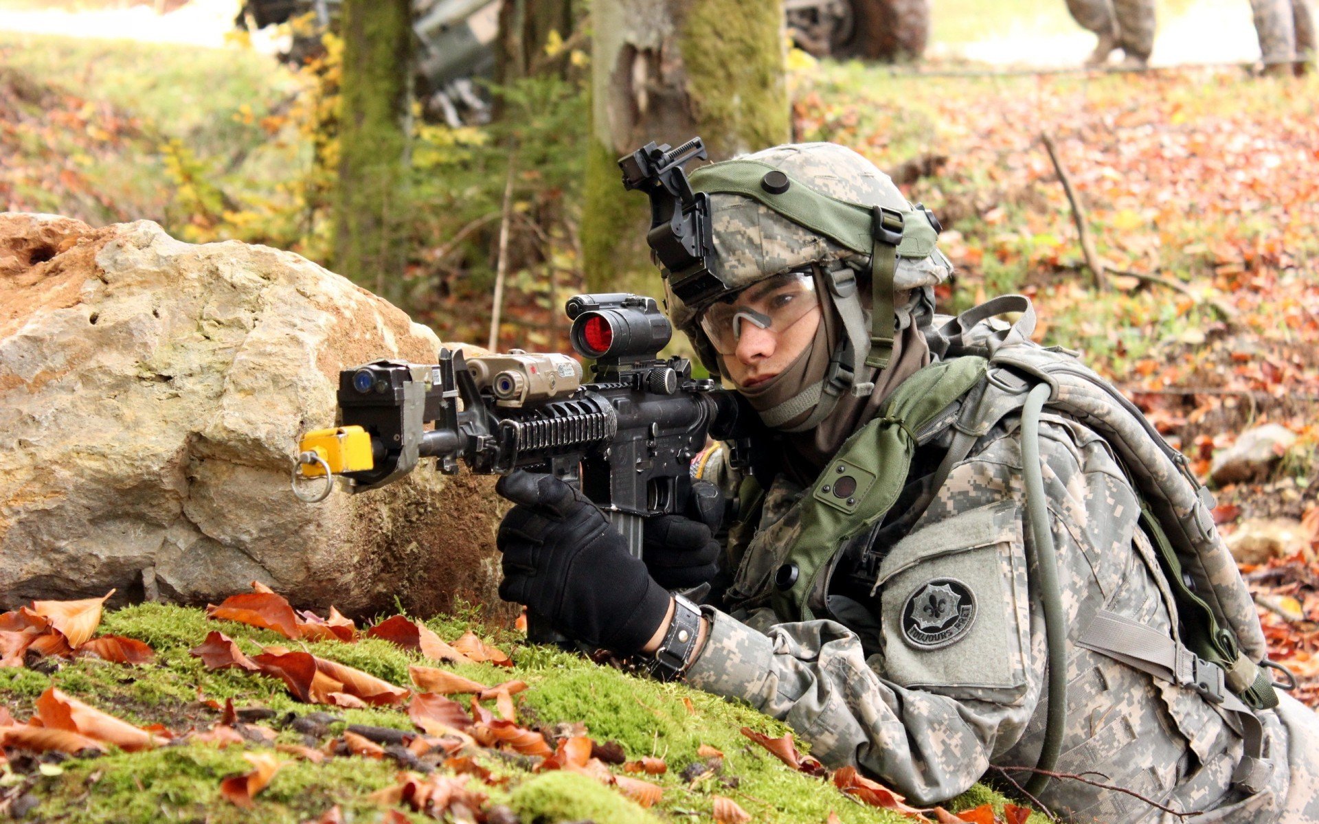 球迷自发制作横幅营造主场气势提升士气